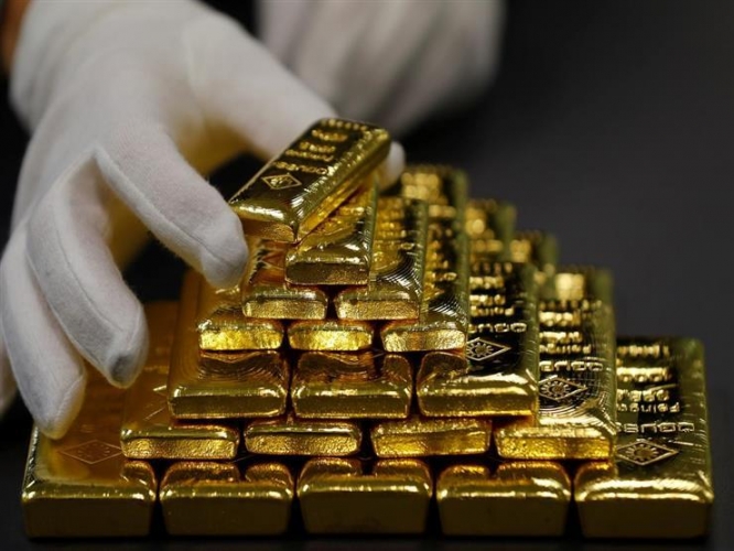 الذهب يواصل تحقيق الأرباح في ظل ضعف الدولار