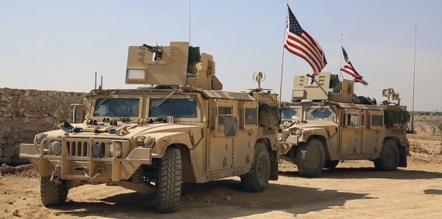 الاحتلال الأمريكي يدخل 38 شاحنة محملة بمعدات ومواد لوجستية وآليات عسكرية وصهاريج من العراق إلى الحسكة عبر معبر الوليد غير الشرعي