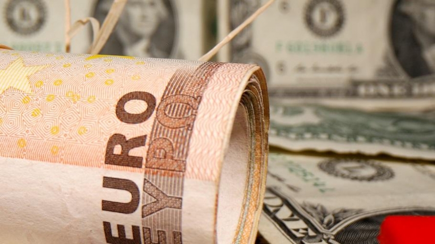 ارتفاع الدولار مقابل اليورو بفضل ظهور لقاحات كورونا