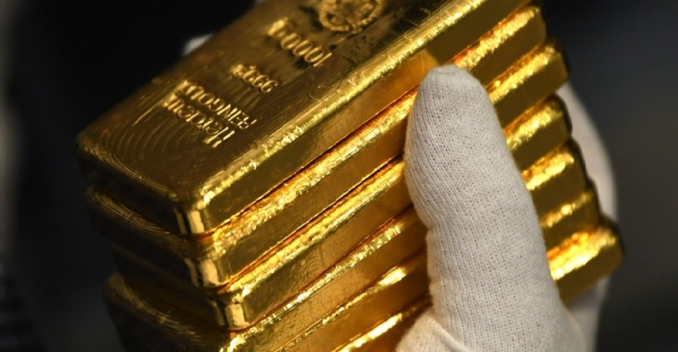 انخفاض الذهب بالتزامن مع تعافي الدولار
