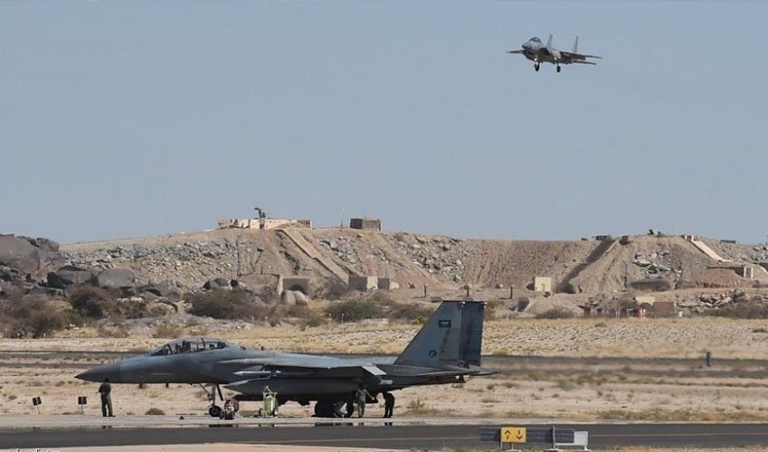 صاروخ باليستي يمني لم يكشف عنه سابقاً يستهدف قاعدة الملك خالد الجوية في خميس مشيط   
