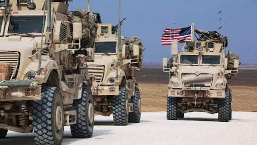 الإحتلال الأمريكي ينسحب من موقع عسكري كامل في الجزيرة السورية