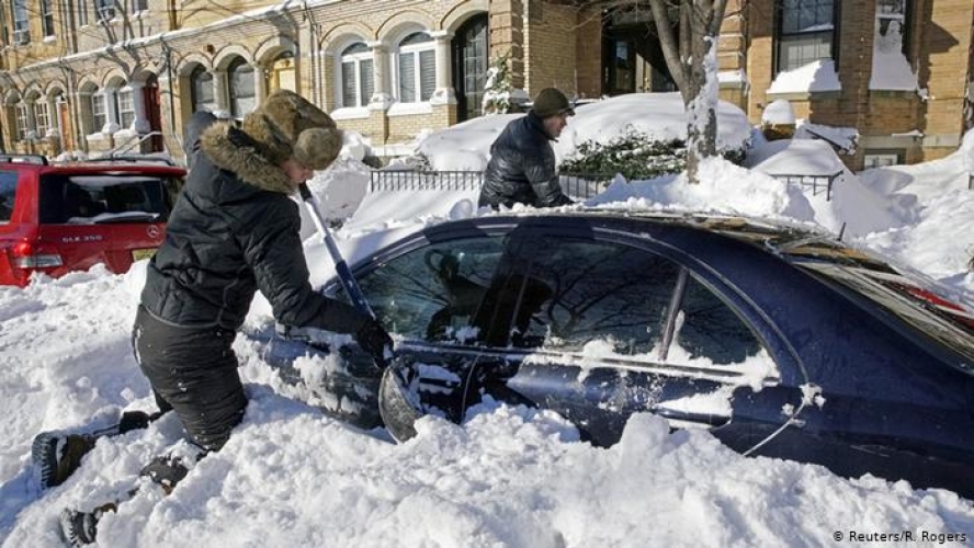 مقتل 21 شخصا جراء عاصفة ثلجية وبرد قارس في أمريكا