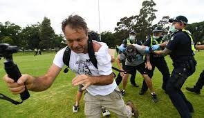 أستراليا.. احتجاجات واشتباكات مع الشرطة رفضاً للتطعيم ضد كورونا