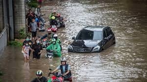 إندونيسيا.. فيضانات عارمة تجتاح العاصمة جاكرتا