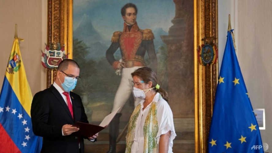 خورخي أرياسا يعلن طرد سفيرة الإتحاد الأوروبي من فنزويلا