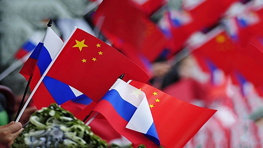 الصين حول العقوبات الأمريكية والأوروبية: قضية نافالني شأن داخلي روسي