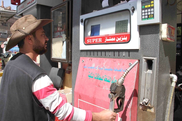 إغلاق 6 محطات وقود وتنظيم عشرات الضبوط التموينية في طرطوس واللاذقية