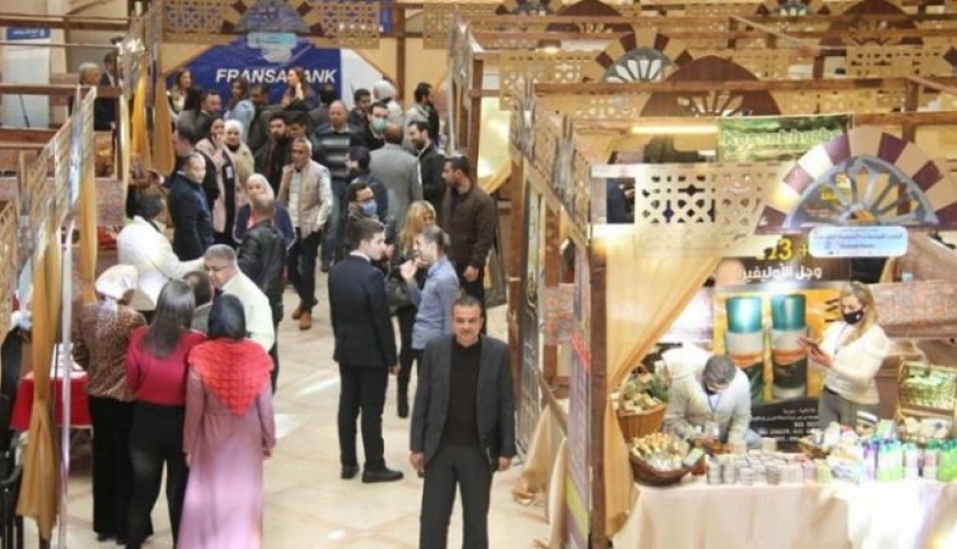 في يومه الثالث.. عشرون ألف زائر لمهرجان الياسمين والسنديان بحلب