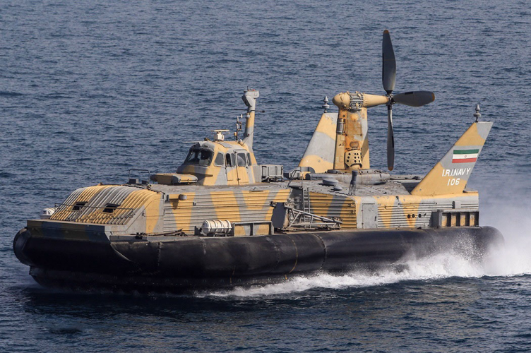 إيران تعلن انضمام اول حوامة محلية الصنع الى البحرية الايرانية