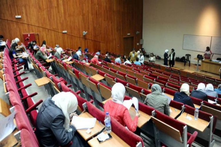 نحو 22 ألف طالب يتقدمون لامتحانات الفصل الأول للتعليم المفتوح بجامعة دمشق