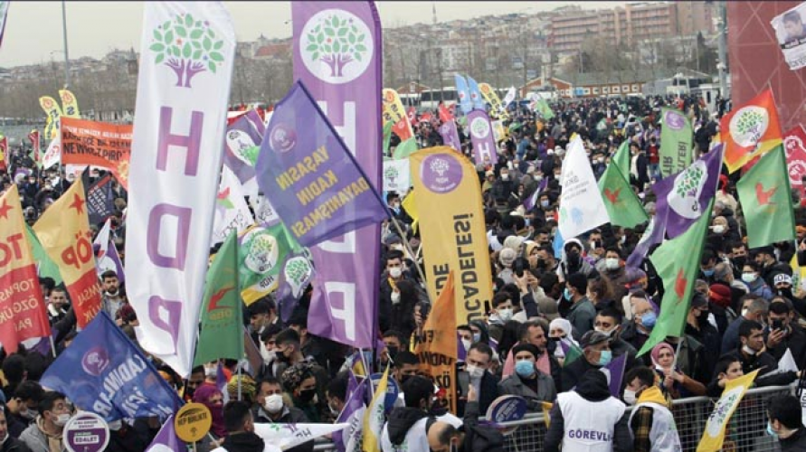 آلاف المحتجين الأتراك في إسطنبول ضد أردوغان