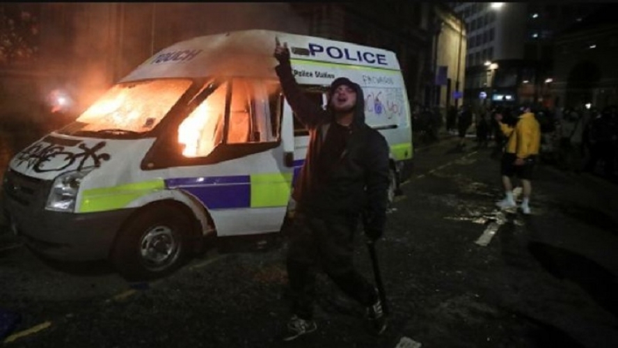 بريطانيا.. إصابة شرطيين خلال أعمال عنف في بريستول