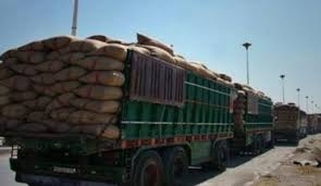 التحالف الدولي ممثلاً بالإحتلال الأمريكي يسرق كمية جديدة من القمح السوري و يهربها الى العراق   