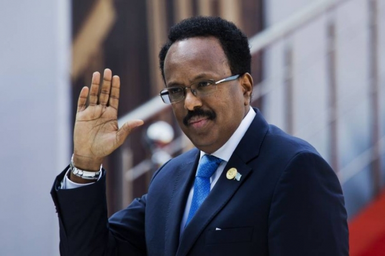 رئيس الصومال يوقع قانونا يمدد فترته الرئاسية عامين