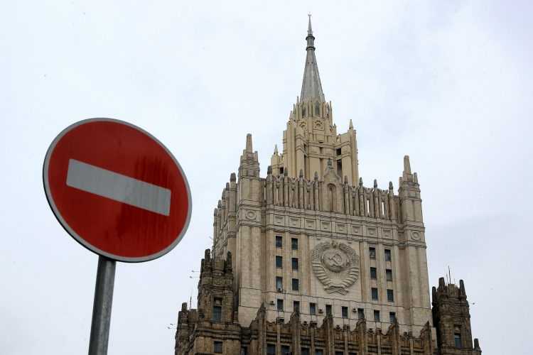 موسكو تطالب 10 من موظفي السفارة الأميركية بمغادرة أراضيها مع نهاية اليوم