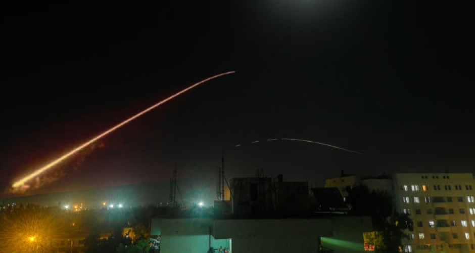 التصدي لعدوان إسرائيلي بالصواريخ في محيط دمشق وإسقاط معظم الصواريخ المعادية