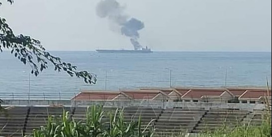 إحتواء حريق ناتج عن هجوم على ناقلة نفط في الساحل السوري