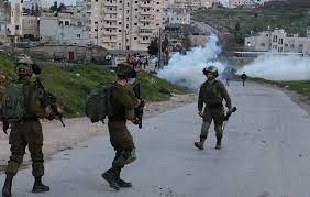 العدو الاسرائيلي يعتدي على مدنيين فلسطينيين في بيت دجن و عين البيضا