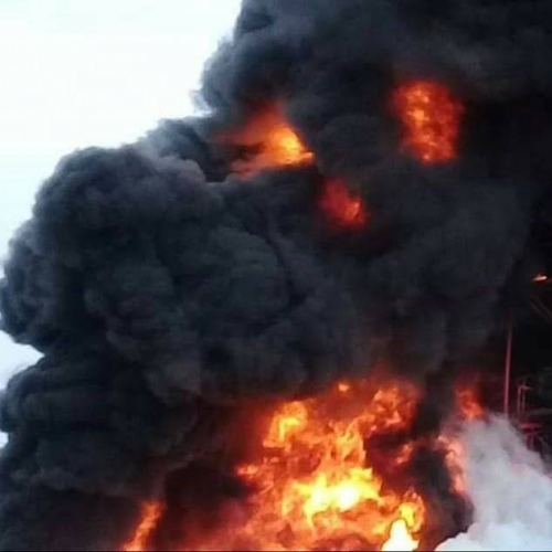 نشوب حريق ضخم ضمن معمل لتصنيع الفلين في المدينة الصناعية بحسياء