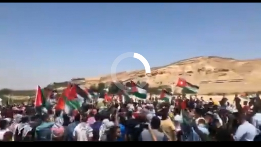 بالفيديو .. مظاهرة في غور الأردن قرب الحدود مع فلسطين المحتلة نصرة للأقصى و دعما لغزة