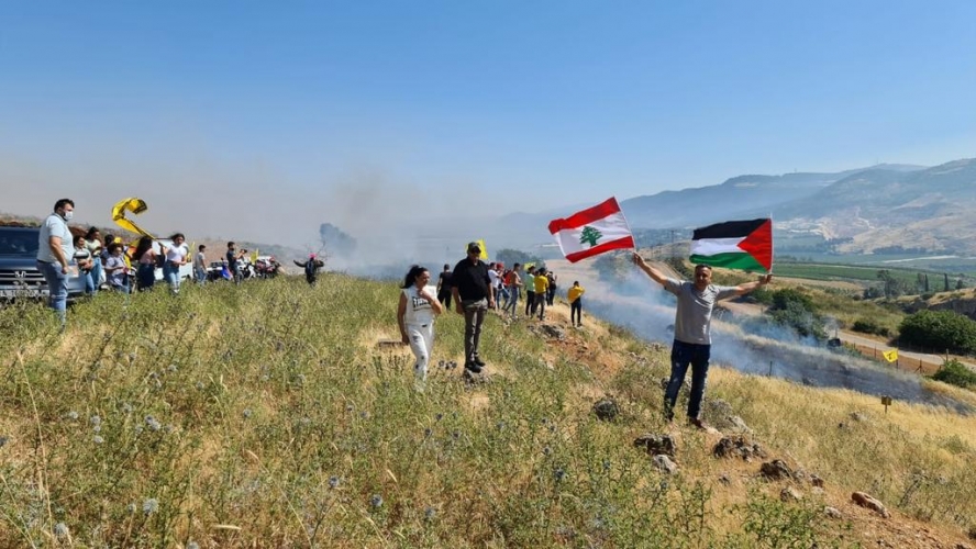 بالفيديو.. مواطنون يحاولون اقتحام السياج الحدودي بين لبنان وفلسطين المحتلة