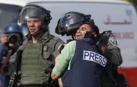 الاحتلال الإسرائيلي يصعد اعتداءاته ضد الصحفيين و18 صحافياً في السجون   