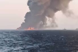 غرق سفينة عسكرية إيرانية بعد اندلاع حريق على متنها