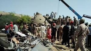 مصرع 30 شخصا على الاقل في اصطدام قطارين جنوب باكستان