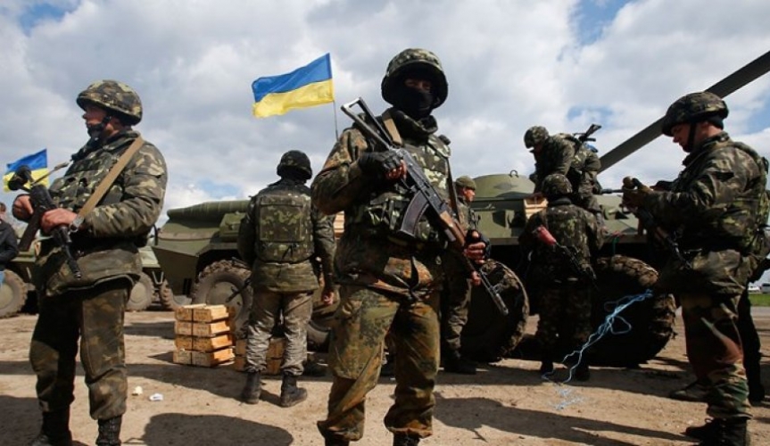 واشنطن تعلق خطة لتزويد أوكرانيا بمعدات عسكرية وأسلحة فتاكة