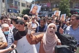 تنديدات ومظاهرات إثر وفاة معارض فلسطيني بارز بعد إعتقاله من الأمن الفلسطيني   