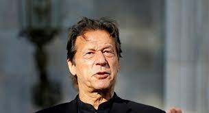 رئيس وزراء باكستان يثير موجة غضب بسبب قوله عن النساء ضحايا الاغتصاب..