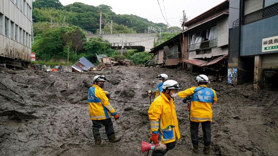 فقدان 24 شخصاً جراء الانزلاقات الأرضية في اليابان