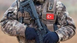 مقتل جندي تركي وإصابة آخرين إثر إطلاق نار على مركبة يستقلونها