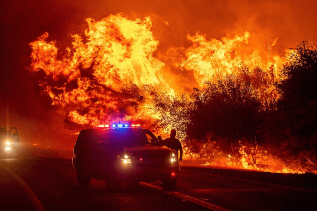 حريق غابات ولاية أوريغون الأمريكية يتسع ويصبح من بين الحرائق الأكبر في أمريكا