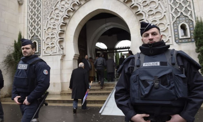 فرنسا تقيل إمامي مسجد لانها تعتبر آيات قرآنية من سورة الأحزاب منافية لقيم الجمهورية