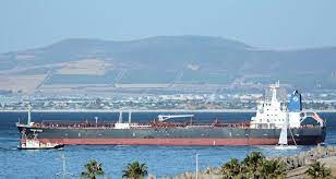 البحرية العمانية تعلن تسيير عدد من السفن لتأمين المياه الدولية بعد تعرض سفينة للخطف