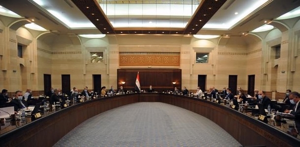 الحكومة تضع خطة عمل لتحسين الواقعين الخدمي والمعيشي وزيادة الإنتاج   
