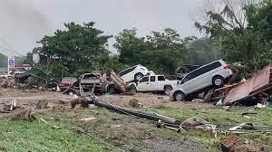 21 قتيل وعشرات المفقودين إثر فيضانات وأعاصير في ولاية تينيسي الأمريكية