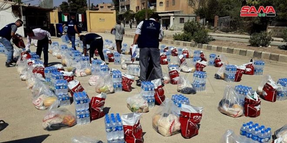 توزيع مساعدات على عشرات العائلات التي هجرتها مدفعية الإحتلال التركي الهمجية   