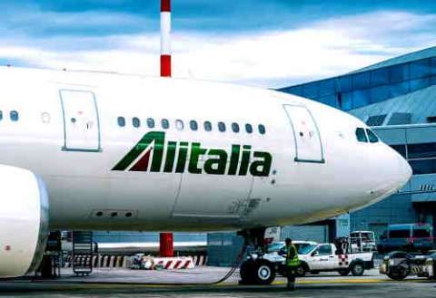 توقف شركة الخطوط الجوية الإيطالية الشهيرة “Alitalia” عن العمل..!