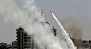 إعلام العدو: إصابة أربعة مستوطنين في سديروت جراء إطلاق صاروخ من غزة   