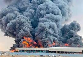 الإمارات.. حريق ضخم في مصنع للإطارات