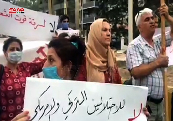 مظاهرات للشيوعي السوري في القامشلي للاحتجاج على إغلاق الإحتلال الأمريكي وميليشياته المدارس الحكومية