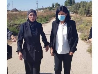 عضو المكتب السياسي للشعبية النائب خالدة جرار تتنسم عبير الحرية من معتقلات العدو   