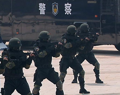 لأول مرة قوات مكافحة الإرهاب الصينية تنفذ تمرين بالذخيرة الحية خارج حدودها ضمن مناورات منظمة شنغهاي