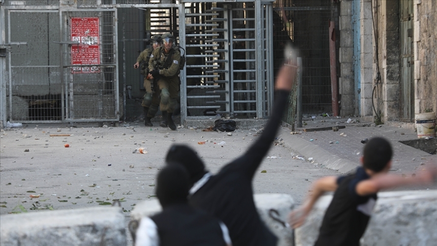 بينهم صحفي .. إصابات بالرصاص والاختناق في صفوف المدنيين الفلسطينيين بمواجهات مع الاحتلال   