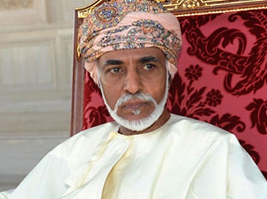سلطان عمان يقيل وزيرين طالب المحتجون برحيلهما