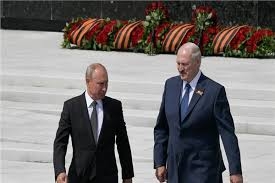 بوتين يبحث هاتفيا مع لوكاشينكو قضية اللاجئين على الحدود البيلاروسية البولندية   