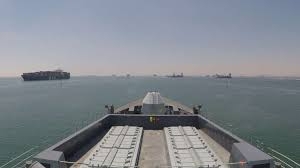 الحرس الثوري يحتجز سفينة أجنبية جنوبي إيران تحاول تهريب النفط